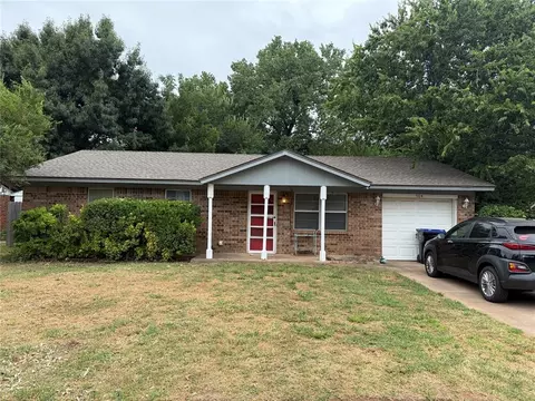 904 N 5th St, Noble, OK 73068