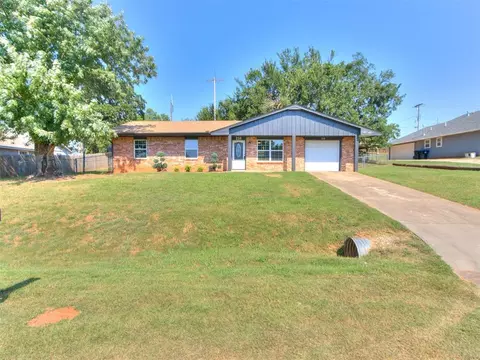216 N Cedar St, Luther, OK 73054