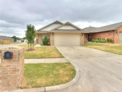 1002 Tarry Town Dr, Chickasha, OK 73018