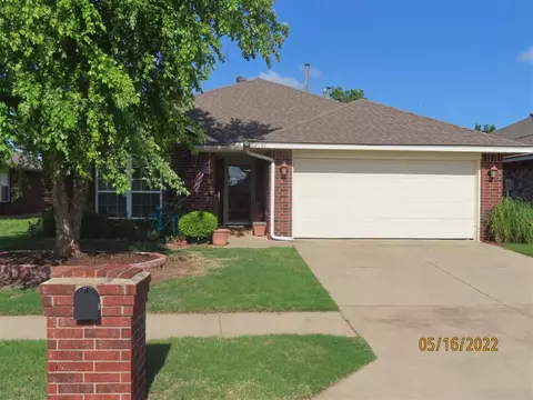 4101 Applegate Dr, Moore, OK 73160
