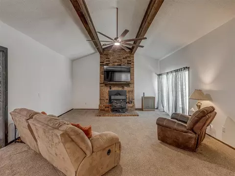 613 N Czech Hall Rd, Tuttle, OK 73089 photo 4