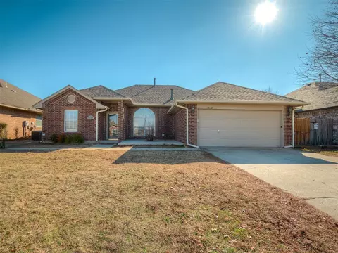 13112 Springcreek Dr, Moore, OK 73170