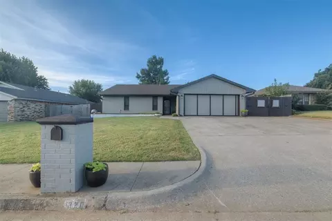 320 E Meade Dr, Yukon, OK 73099
