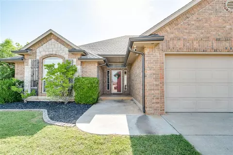 1104 Kelsi Dr, Moore, OK 73160 photo 2