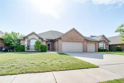 1104 Kelsi Dr, Moore, OK 73160