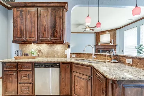 1104 Kelsi Dr, Moore, OK 73160 photo 16