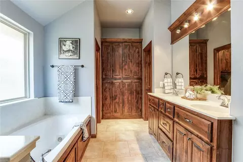 1104 Kelsi Dr, Moore, OK 73160 photo 27