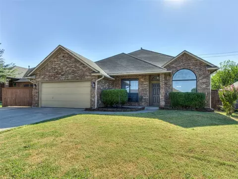 920 Elm Creek Dr, Moore, OK 73160