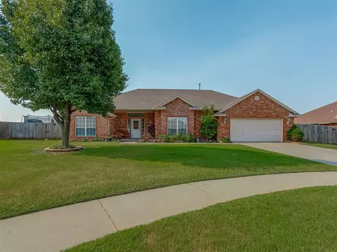 716 E Forest Court Ln, Mustang, OK 73064
