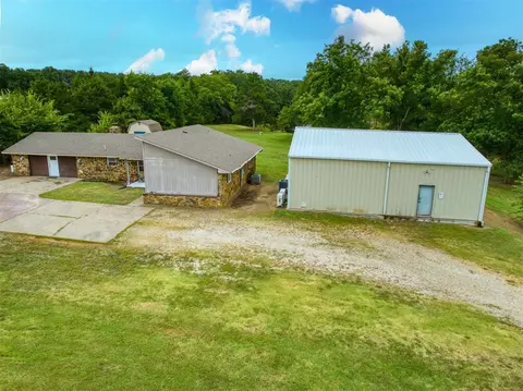 352097 E 1040 Rd, Prague, OK 74864