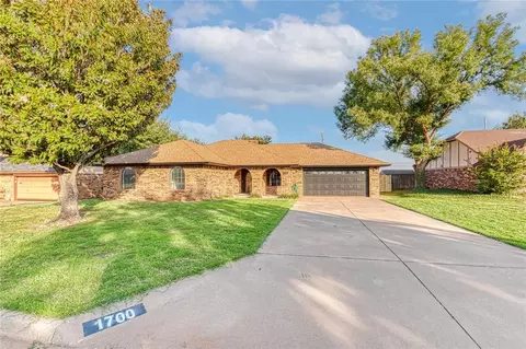 1700 E Ridgeway St, Weatherford, OK 73096