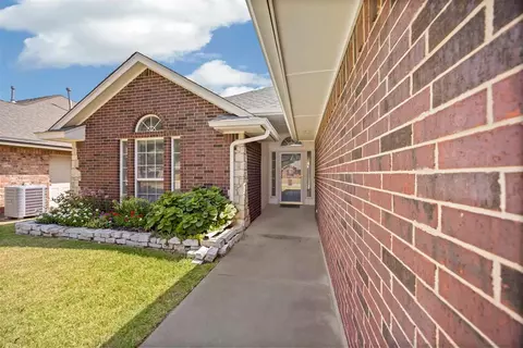 9620 Gold Field Pl, Oklahoma City, OK 73128
