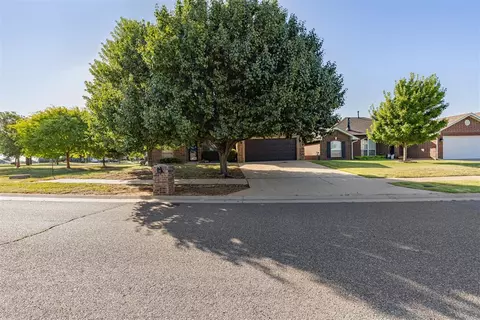4200 Manhattan Dr, Moore, OK 73160
