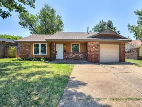 106 NE 7th St, Moore, OK 73160