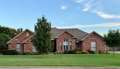 2308 Sunup Pl, Clinton, OK 73601