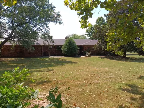 19506 Persimmon Ln, Tecumseh, OK 74873