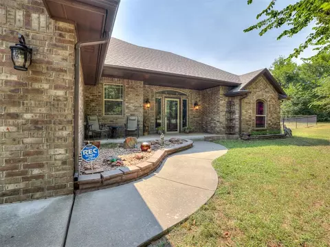 847 County Street 2978, Tuttle, OK 73089