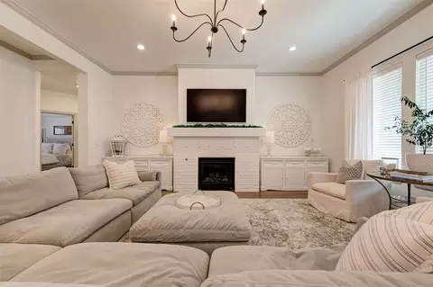 Living - 8724 Beechgrove Dr, Arcadia, OK 73007 photo 4 of 7