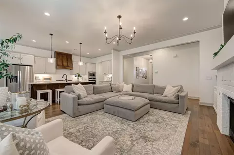 Living - 8724 Beechgrove Dr, Arcadia, OK 73007 photo 5 of 7