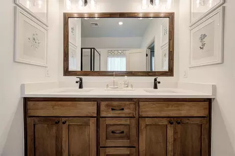 Bath - 8724 Beechgrove Dr, Arcadia, OK 73007 photo 1 of 4