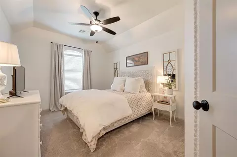 Bedroom - 8724 Beechgrove Dr, Arcadia, OK 73007 photo 4 of 6