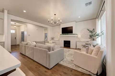 Living - 8724 Beechgrove Dr, Arcadia, OK 73007 photo 3 of 7
