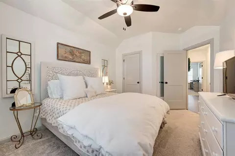 Bedroom - 8724 Beechgrove Dr, Arcadia, OK 73007 photo 5 of 6