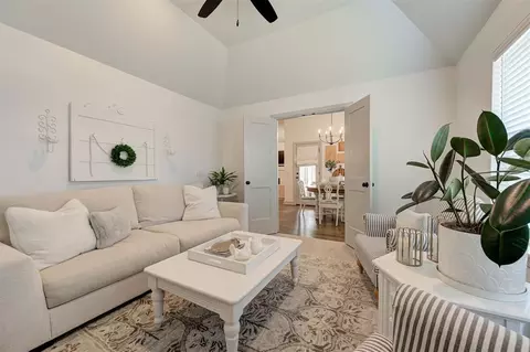 Living - 8724 Beechgrove Dr, Arcadia, OK 73007 photo 7 of 7