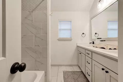 Bath - 8724 Beechgrove Dr, Arcadia, OK 73007 photo 3 of 4