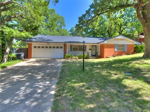 6829 NW 27th St, Bethany, OK 73008