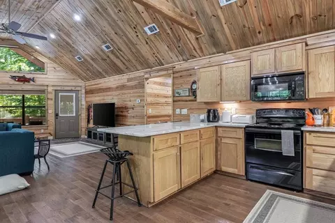 Kitchen - 156 Huckleberry Trl, Broken Bow, OK 74728 photo 4 of 6