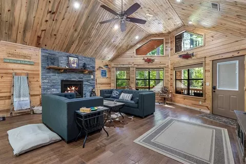 Living - 156 Huckleberry Trl, Broken Bow, OK 74728 photo 3 of 5