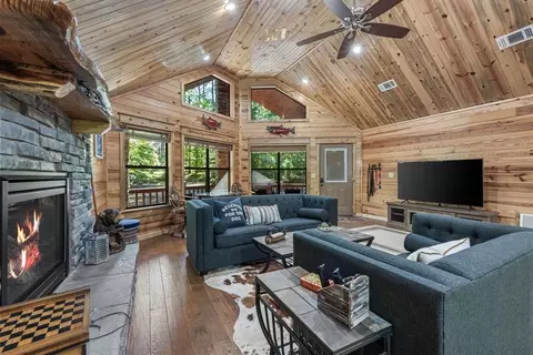 Living - 156 Huckleberry Trl, Broken Bow, OK 74728 photo 4 of 5