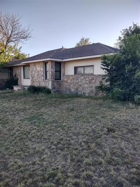 343 N 8th St, Mountain View, OK 73062