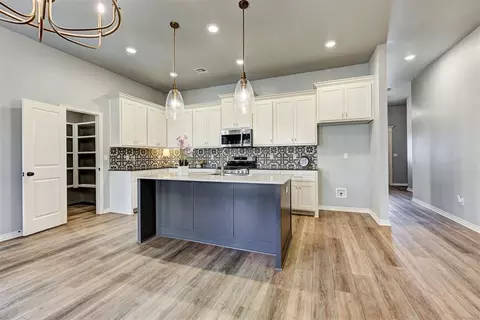 9021 NW 74th St, Yukon, OK 73099