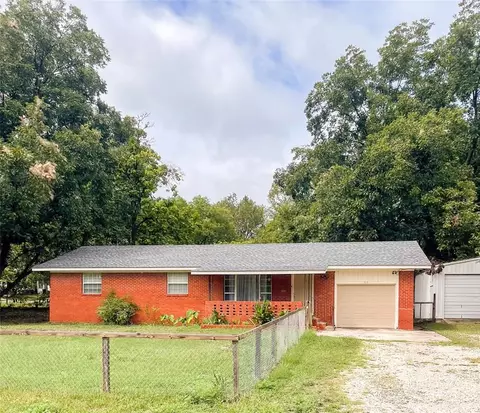 215 N Divsion St, Konawa, OK 74849