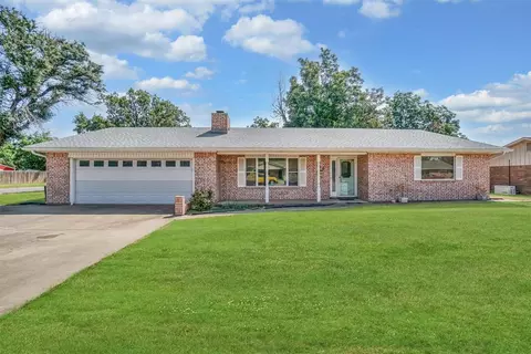 420 N 18th St, Frederick, OK 73542