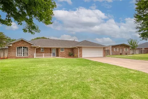 151 Calhoon St, Elk City, OK 73644