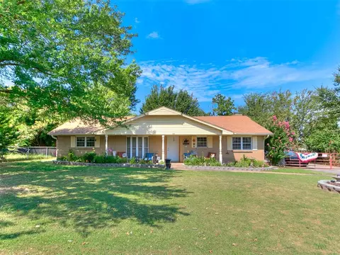 319 S Main St, Mcloud, OK 74851 photo 1