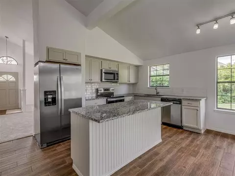 1033 W Ridgehaven Way, Mustang, OK 73064