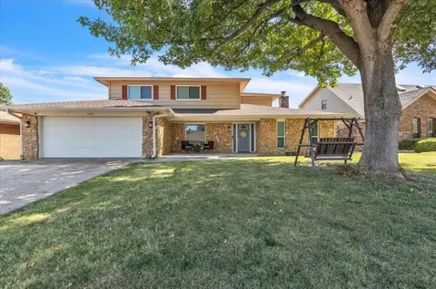 11412 Carriage Dr, Yukon, OK 73099