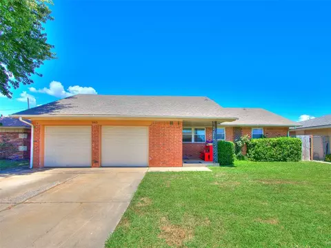 845 SW 8th St, Moore, OK 73160