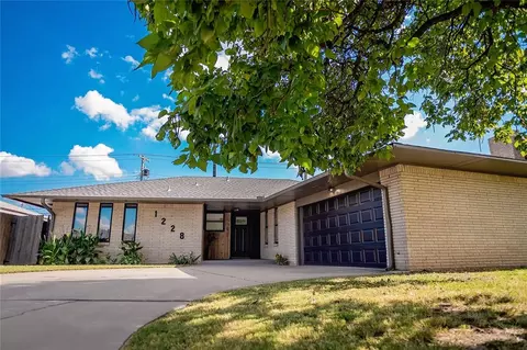 1228 SW 72nd St, Oklahoma City, OK 73139