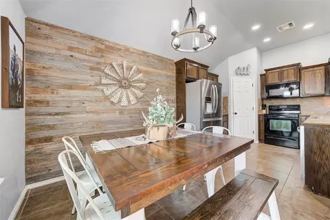608 Manhattan Dr, Moore, OK 73160 photo 11