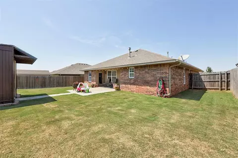 608 Manhattan Dr, Moore, OK 73160 photo 30
