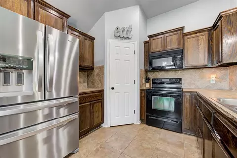 608 Manhattan Dr, Moore, OK 73160 photo 15