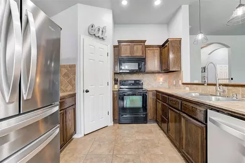 608 Manhattan Dr, Moore, OK 73160 photo 13