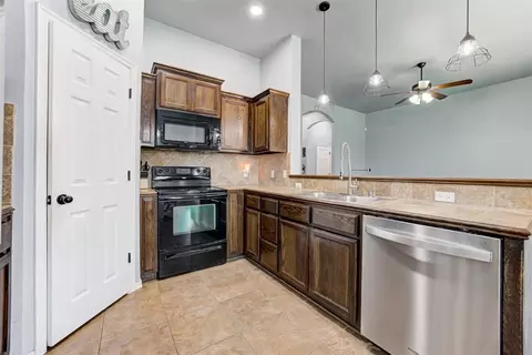 608 Manhattan Dr, Moore, OK 73160 photo 14