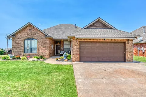 1013 Kelsi Dr, Moore, OK 73160