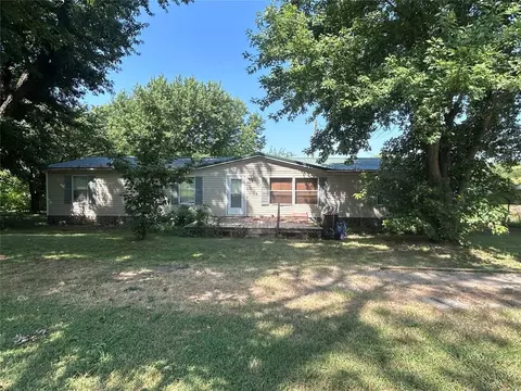 1004 N Taylor Ave, Wynnewood, OK 73098